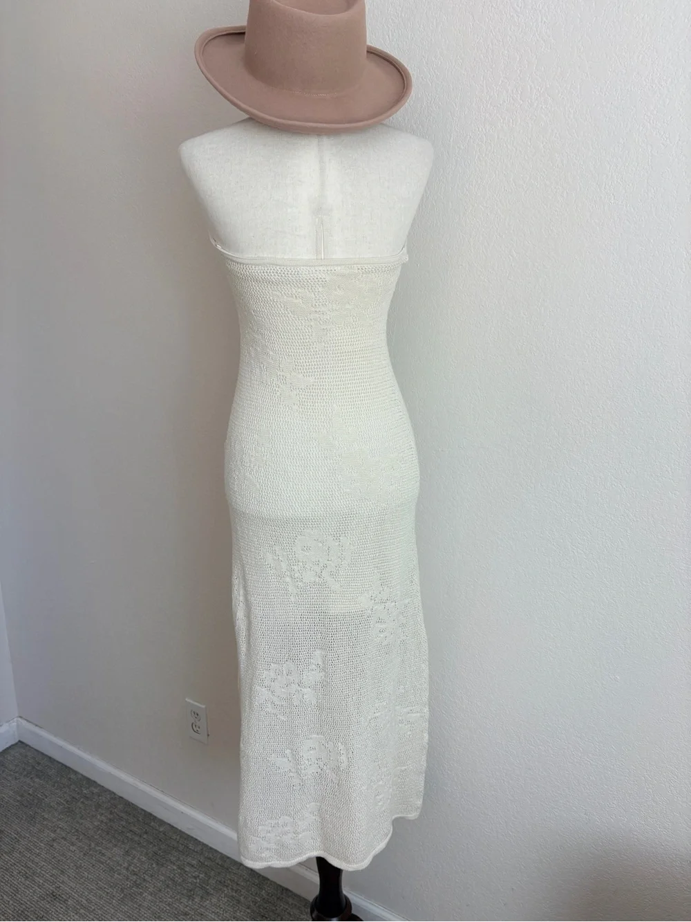 Abercrombie + Fitch Crochet Strapless Cream Lace Midi Dress - Picture 10 of 11